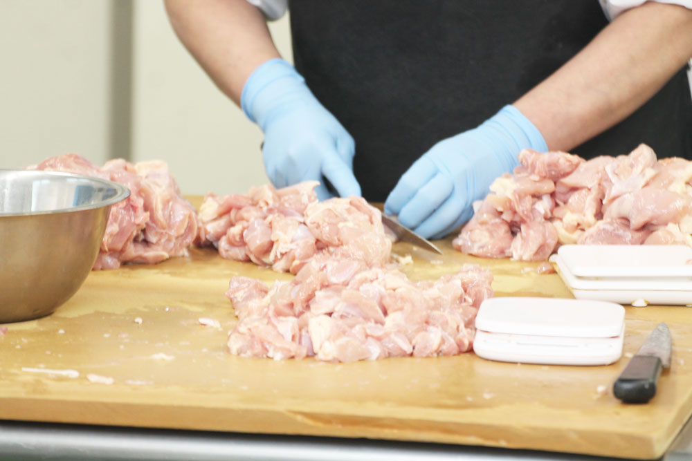 食品加工の様子